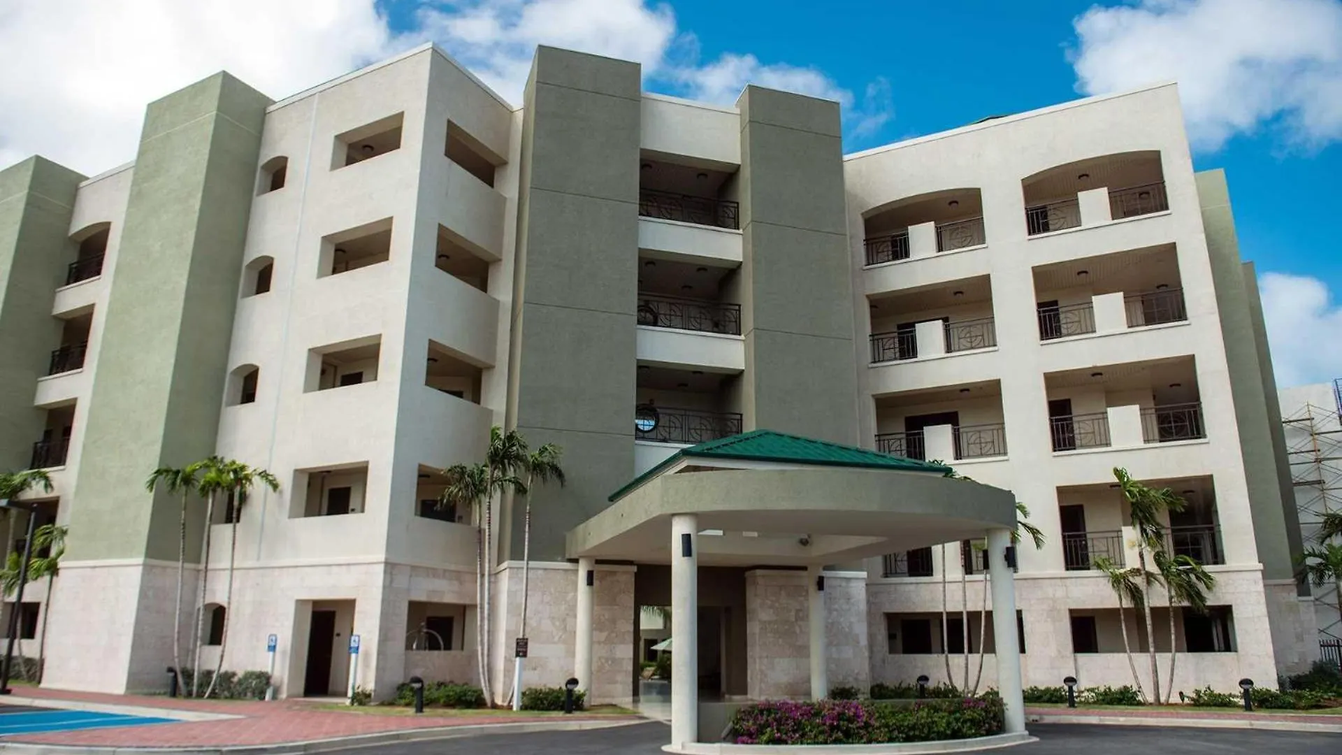 Pc209 - Pool View - Perfect For Families Or Group - Close To Palm Beach - 2Br 0*,  Aruba